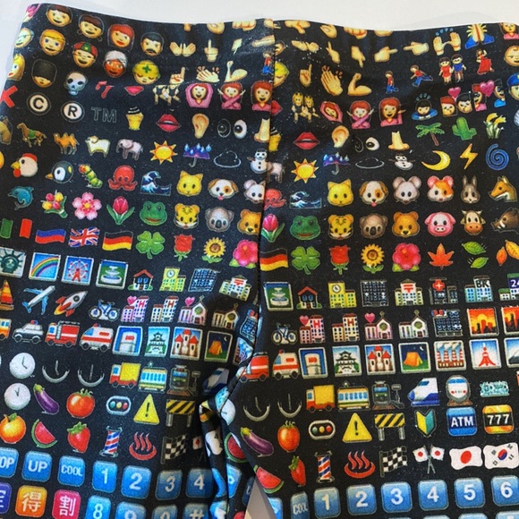 EMOJI KIDS LEGGINGS WITH MANY EMOJIS FOR A 6-7 YEAR OLD - Picture 8 of 12